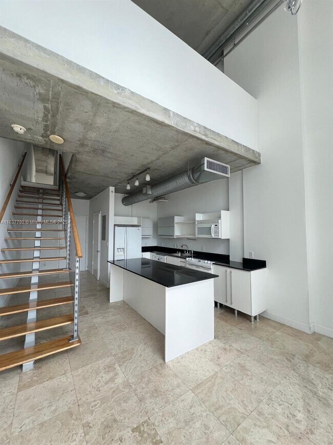 Foto del edificio - 690 SW 1st Ct