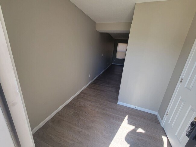 Building Photo - 414 Herbert Ave 4BR/2.5BA (Lockland)