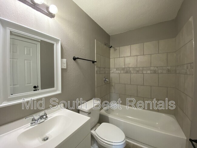 Building Photo - 4383 E Mallory Ave