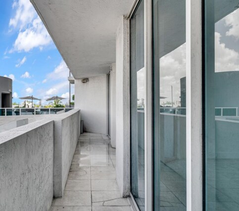Foto del edificio - 1881 79th Street Causeway