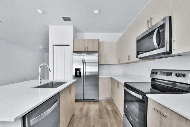 Building Photo - 4074 Highland Oaks Dr
