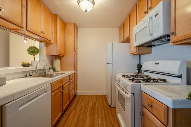 Building Photo - 365 Burchett St