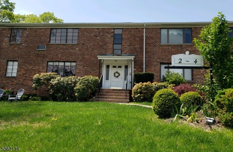Primary Photo - 2 Troy Dr
