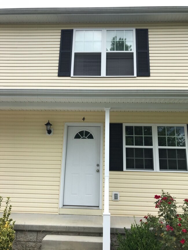 1207 E Main St Unit 4, Morehead, KY 40351 1207 E Main St Morehead, KY Apartments for Rent