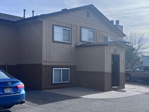 Building Photo - 127 W 45th St