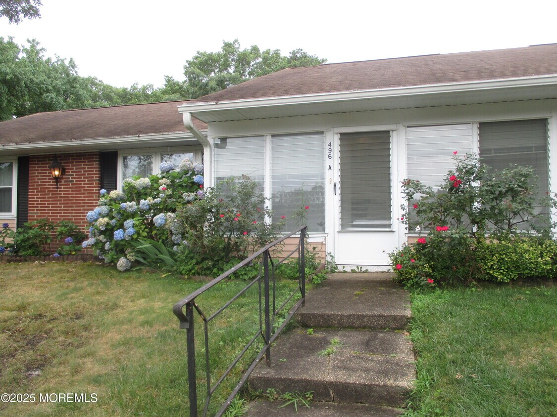 Foto principal - 496A Thornbury Ct