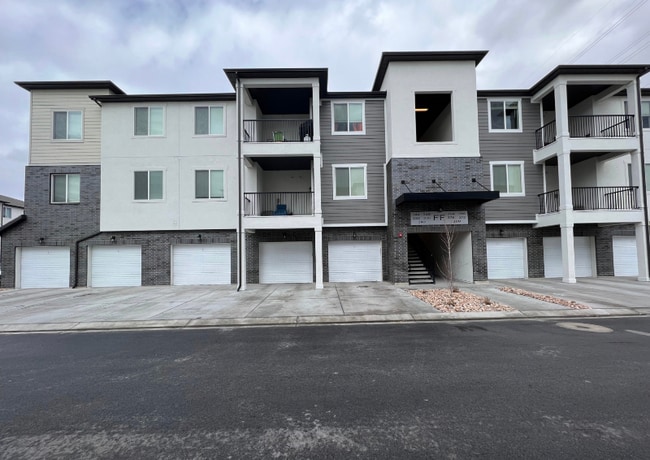 Building Photo - 781 N 380 W