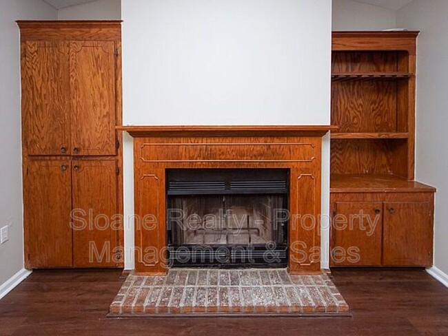 Building Photo - 7616 Valleyview Cir