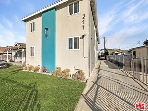 Building Photo - 211 E 81st St