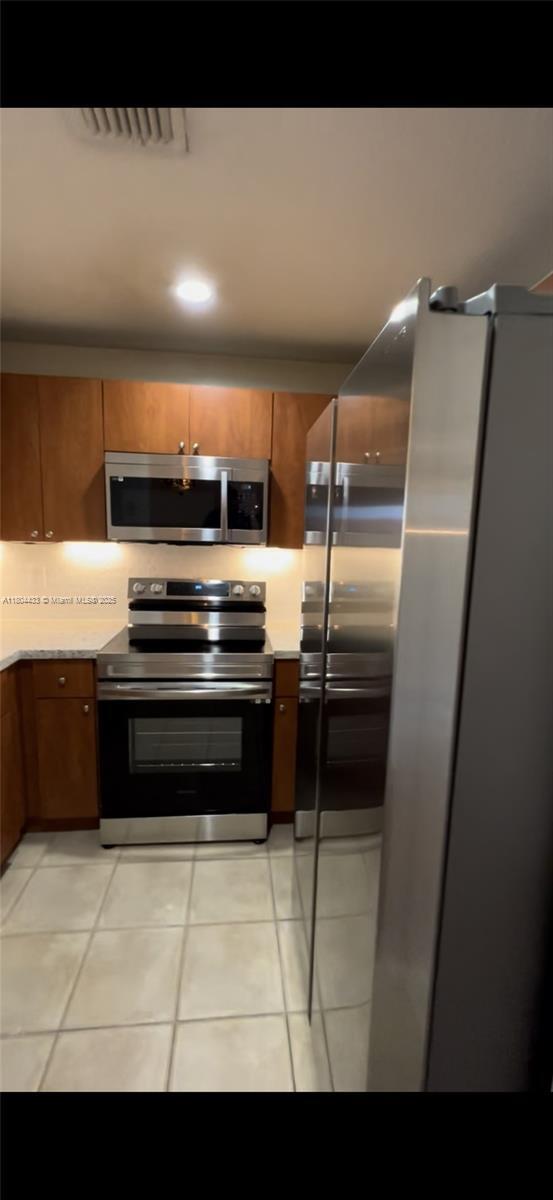 Foto del edificio - 6360 NW 114th Ave