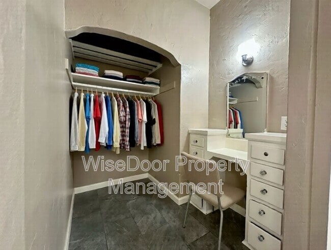 Foto del edificio - 1030 Leonard Ave