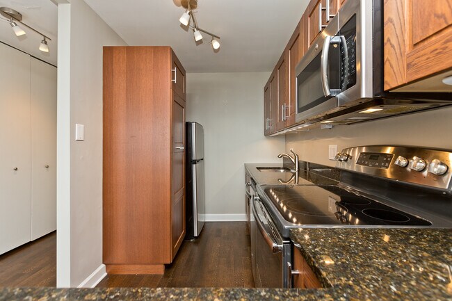 Foto del edificio - 655 W Irving Park Rd