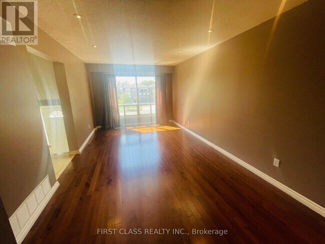 Building Photo - 830-830 Stainton Dr