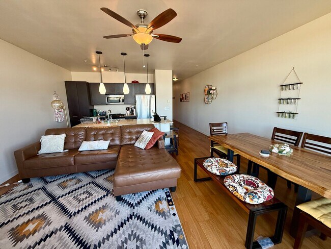 Foto del edificio - Ruby Condominiums - Eastlake