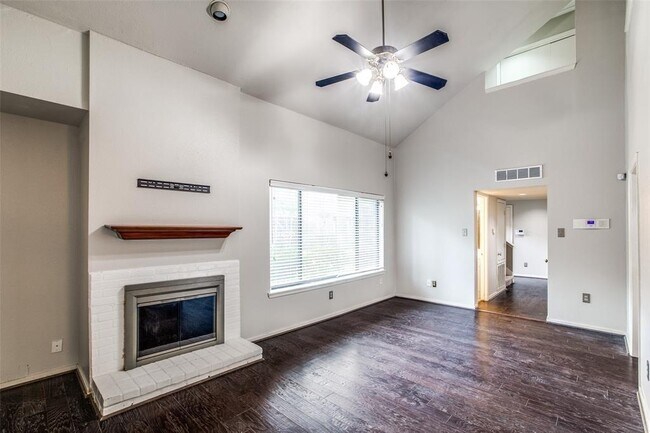 Building Photo - 1114 Augusta Dr