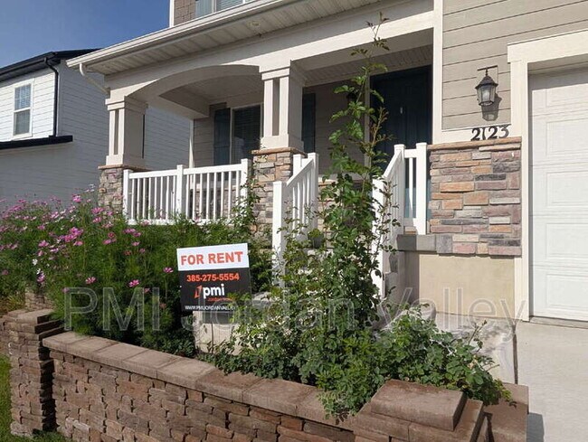 Foto del edificio - 2123 Wallflower Dr