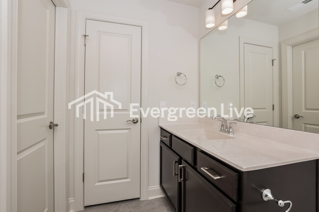 Foto del edificio - 738 Elkins Dr