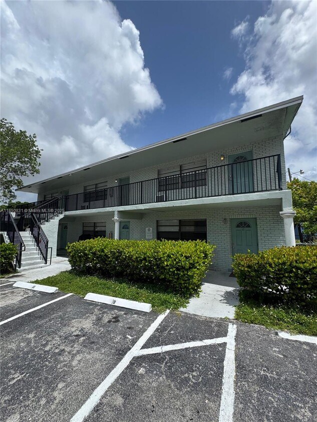 Primary Photo - 325 NW 15th St