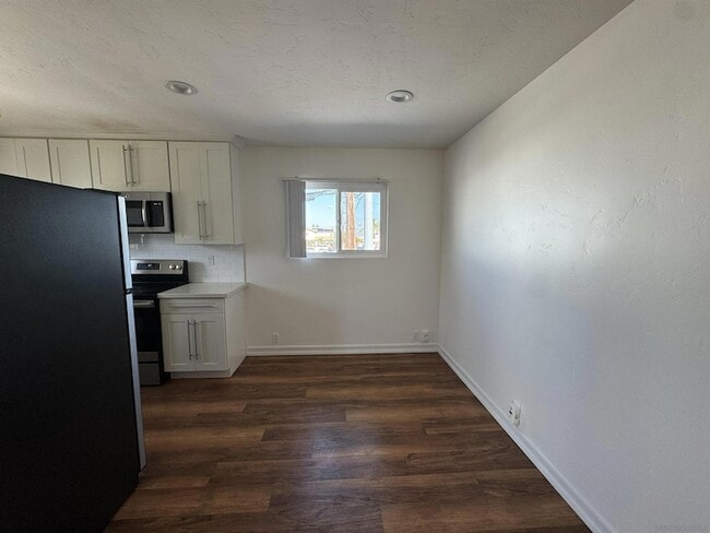 Building Photo - 3222 Collier Ave