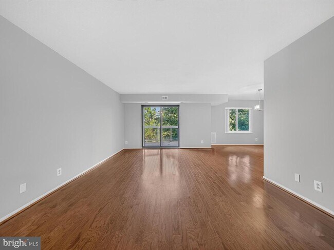Foto del edificio - 8350 Greensboro Dr