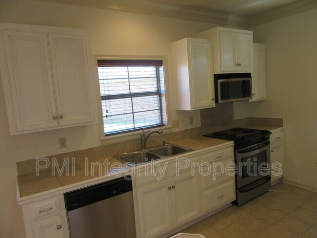 Building Photo - 107 Robin Dale Dr
