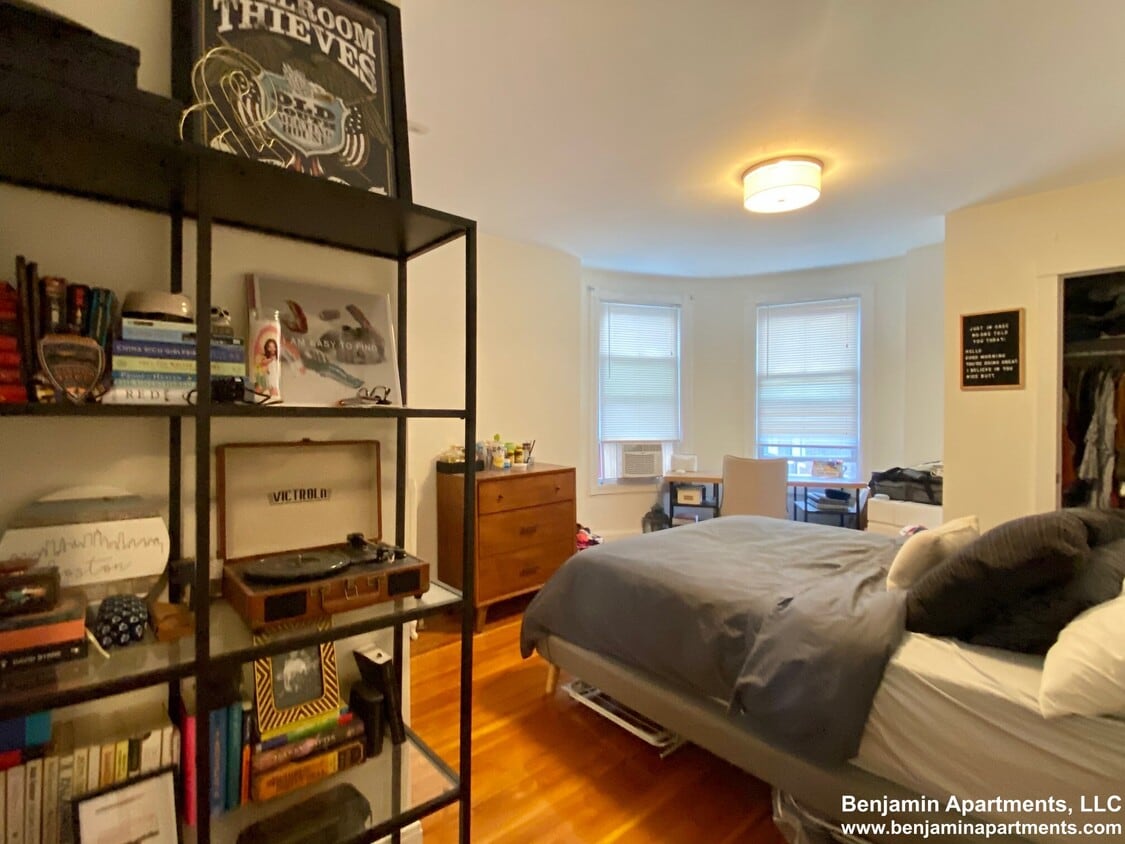 Primary Photo - 106 Harvard St