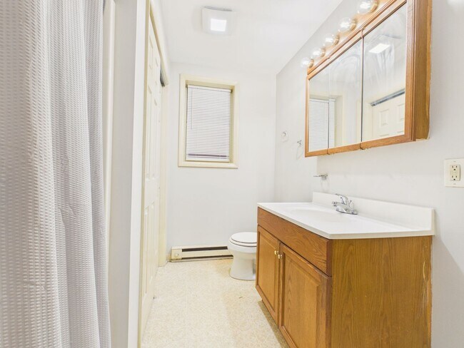 Building Photo - 1924-1926 State St