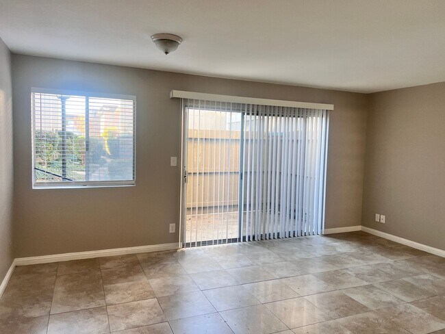 Foto del edificio - SUNNYVALE- 2 Bedroom 1.5 Bath Condominium -Washer & Dryer Included