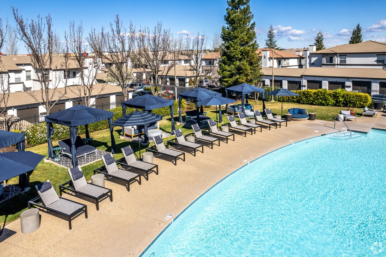 Foto principal - Ascent at The Galleria Apartment Homes