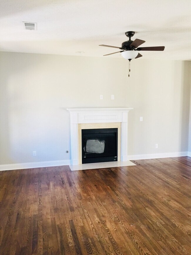 Foto del edificio - 6582 Sunnywood Dr