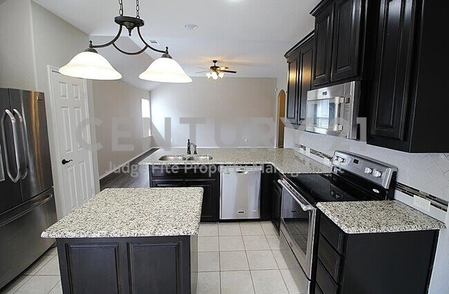 Foto del edificio - Wonderful 4/2/2 In Waxahachie For Rent!
