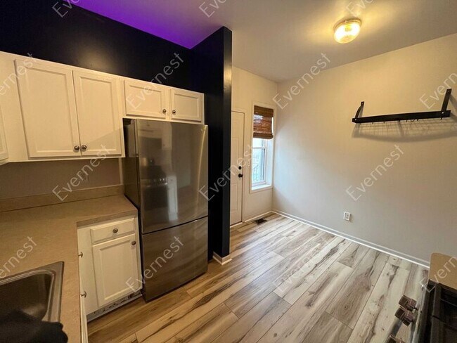 Foto del edificio - 1736 St Anne St