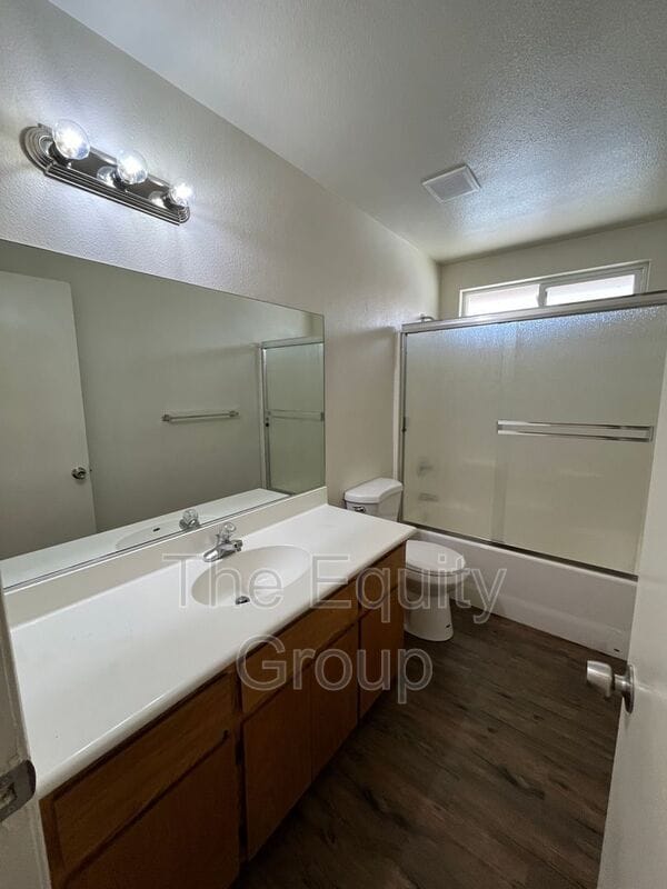 Foto del edificio - 482 W Morton Ave