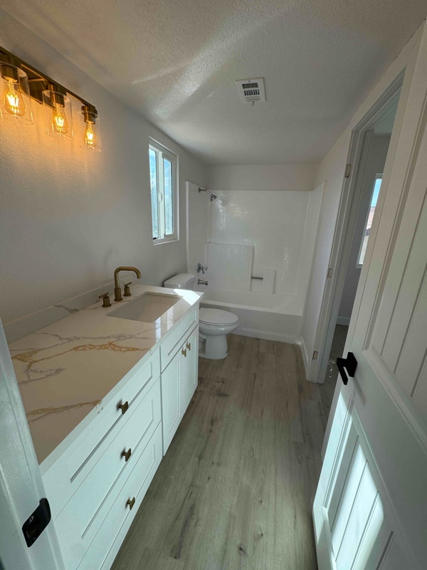 Building Photo - 1565 Joanne St