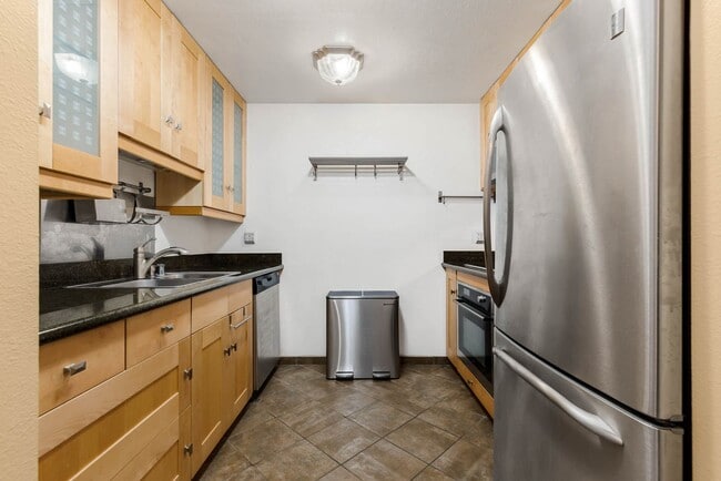 Building Photo - 710 N 160th St