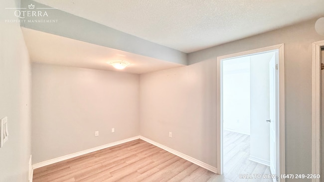 Building Photo - 440 Queen Mary Dr