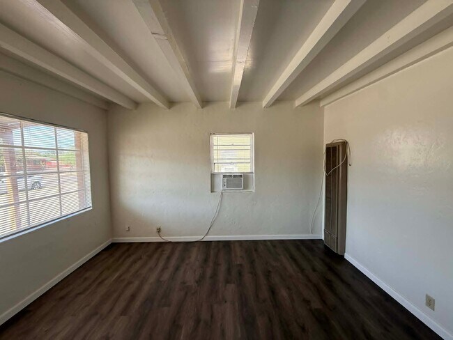 Foto del edificio - 5009 E 1st St