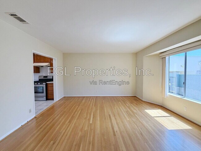 Building Photo - 5433 Cartwright Ave