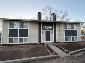 Building Photo - 351 Gahart Dr