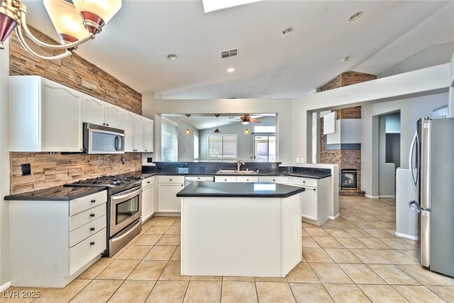 Building Photo - 787 Telfer Ln