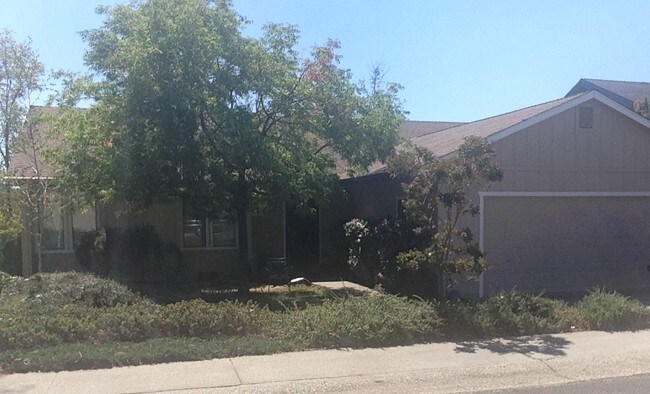 Building Photo - 137 Arcadia Dr