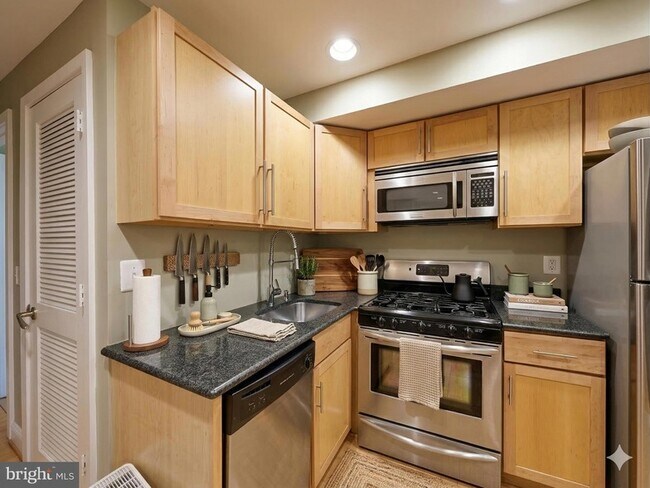 Photo - 6 Rhode Island Ave NW Townhome