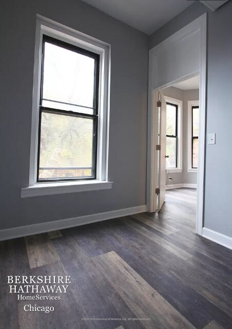 Foto del edificio - 2950 N Sheffield Avenue