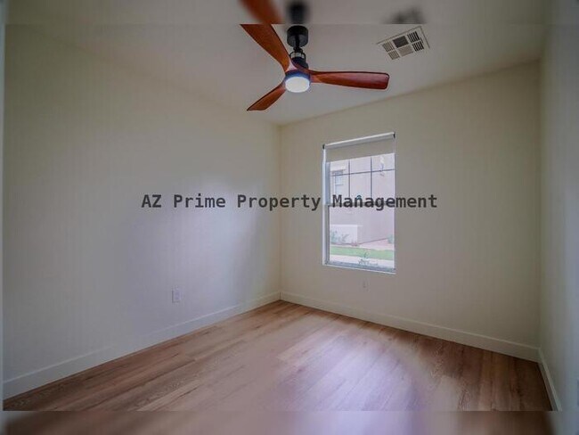 Foto del edificio - 9233 E Neville Ave