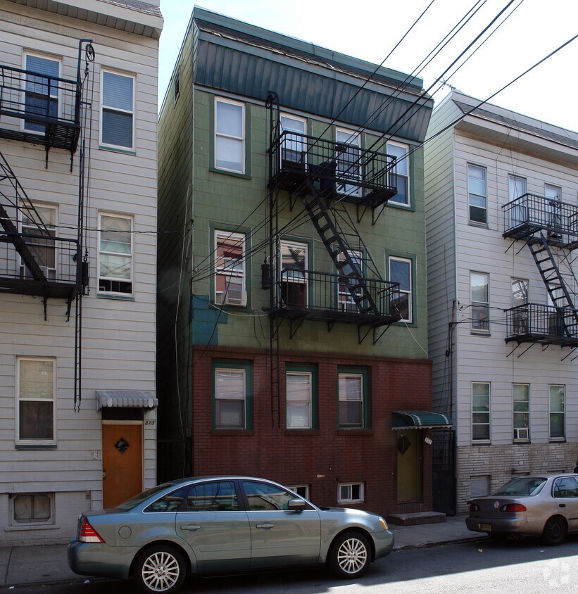 Primary Photo - 371 E Kinney St
