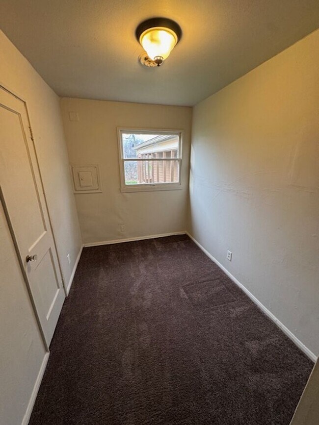 Building Photo - 4939 Mt Vernon Park Dr