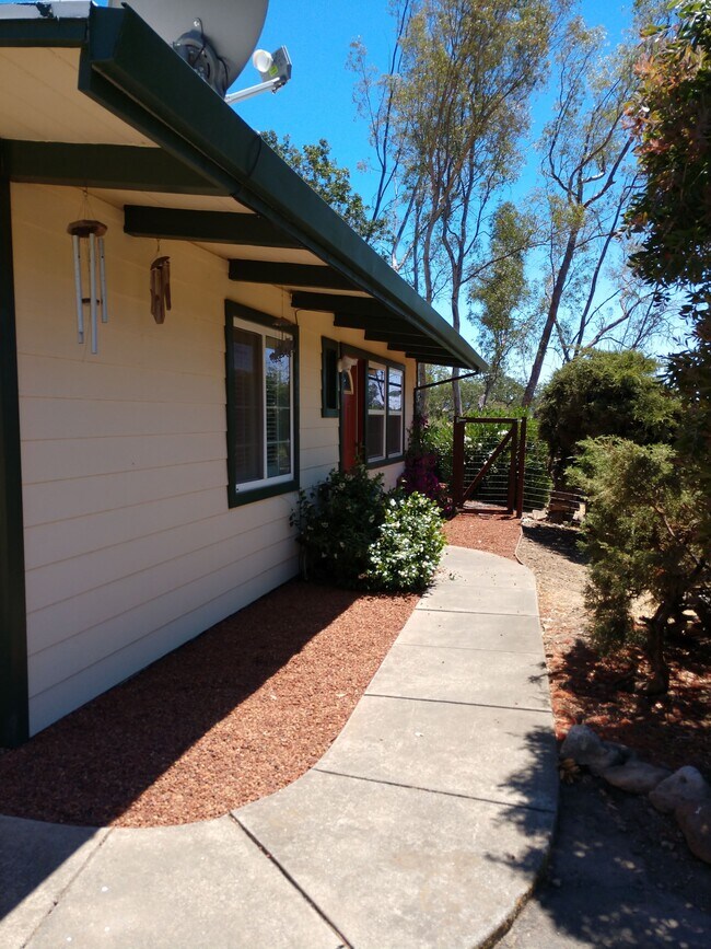 Foto del edificio - 12195 Henno Rd