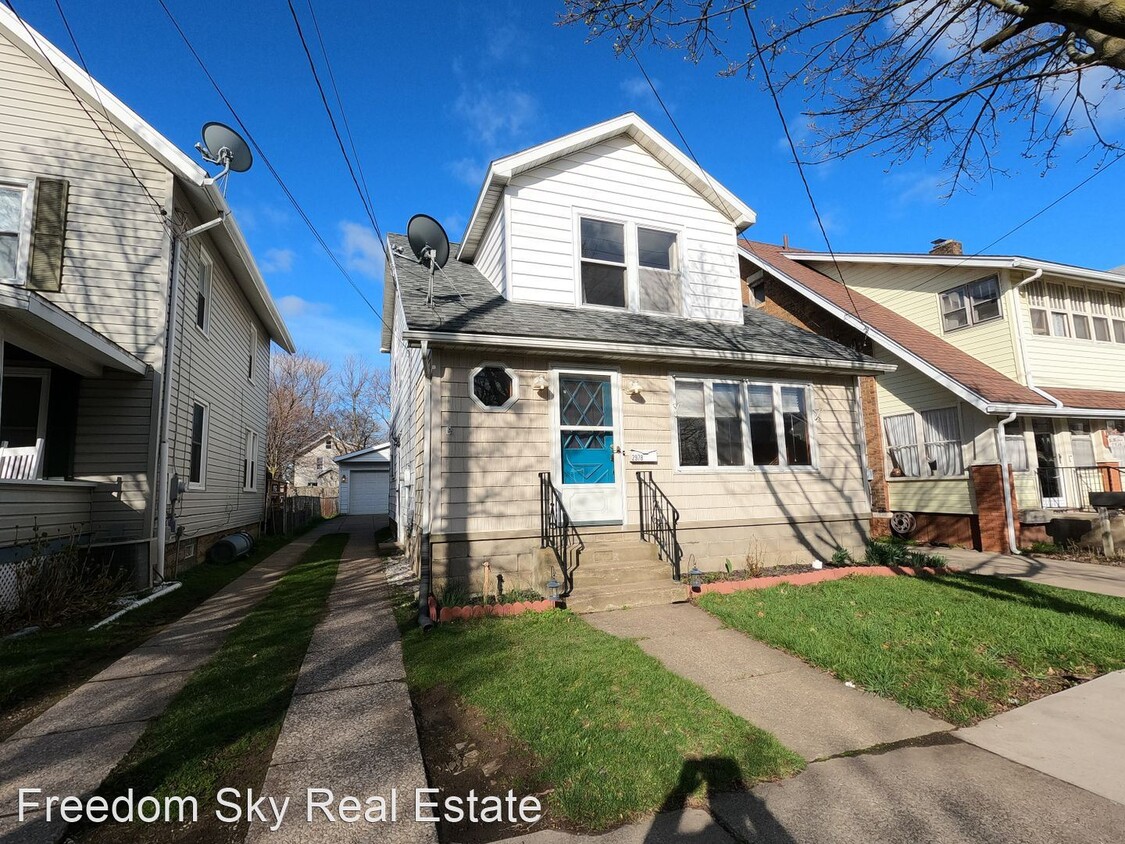 Primary Photo - 3 br, 1 bath House - 2978 POPLAR STREET