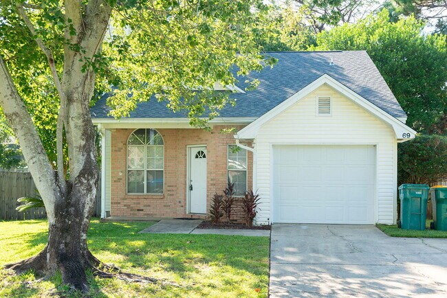 Building Photo - "Charming 3-Bed Oasis in Shalimar with 2 F...