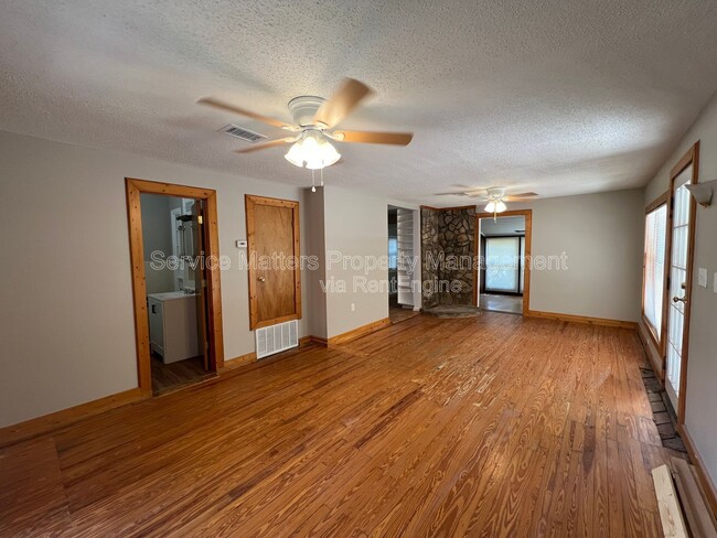 Building Photo - 3305 E Blount St